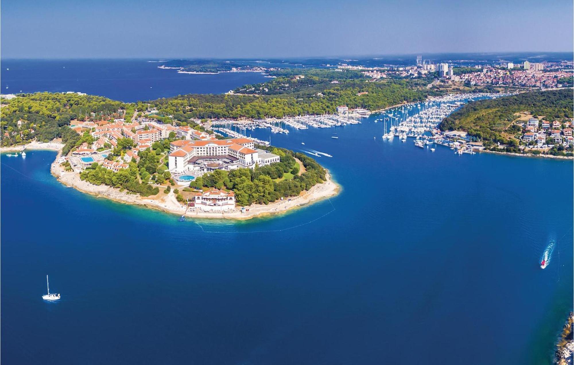 Debeli Vrv V * Pula